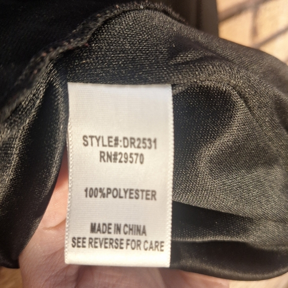 Everly Small Black and Red Geometric Seqin Mini Dress - Picture 5 of 5